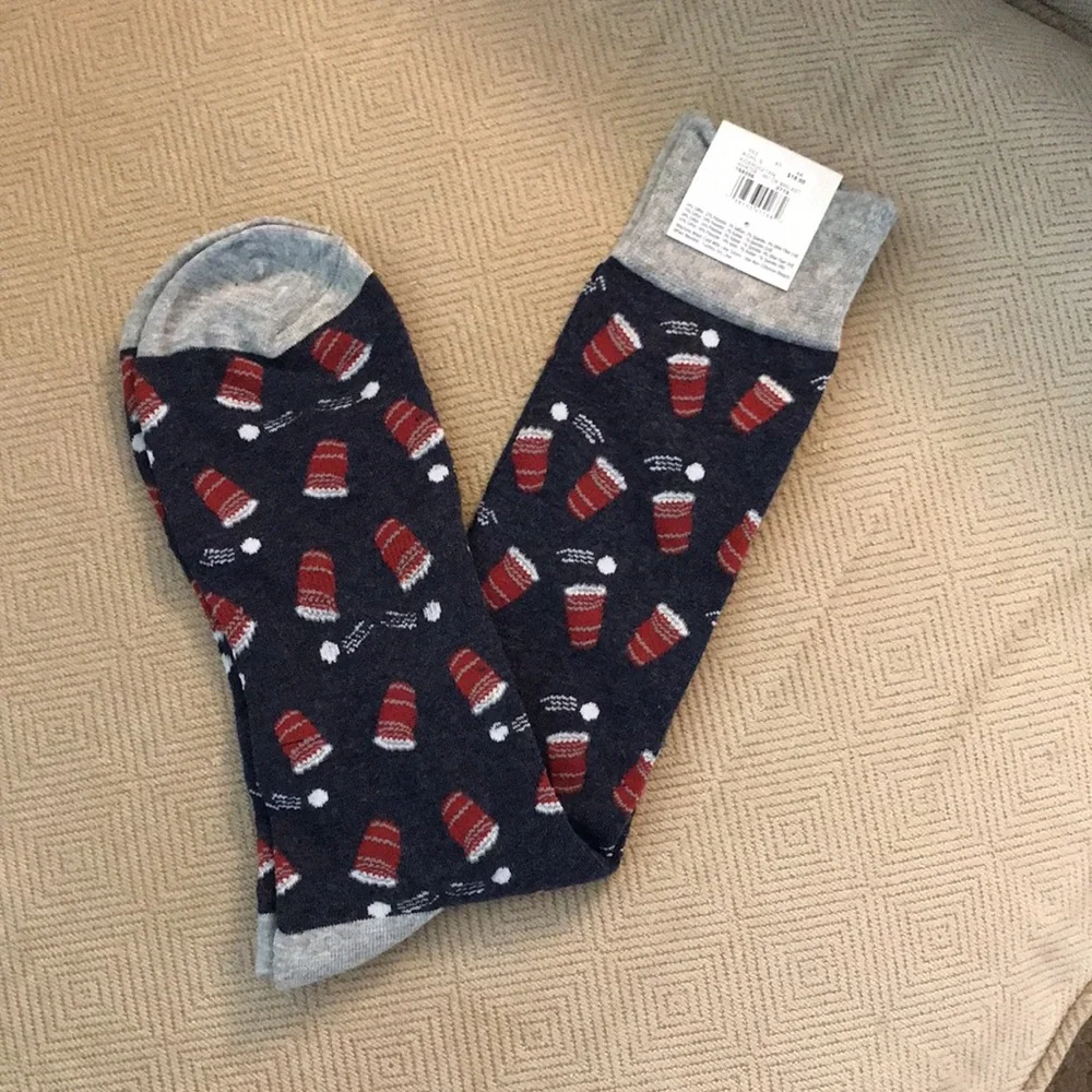 New Men’s BEER PONG Novelty SOCKS NWT